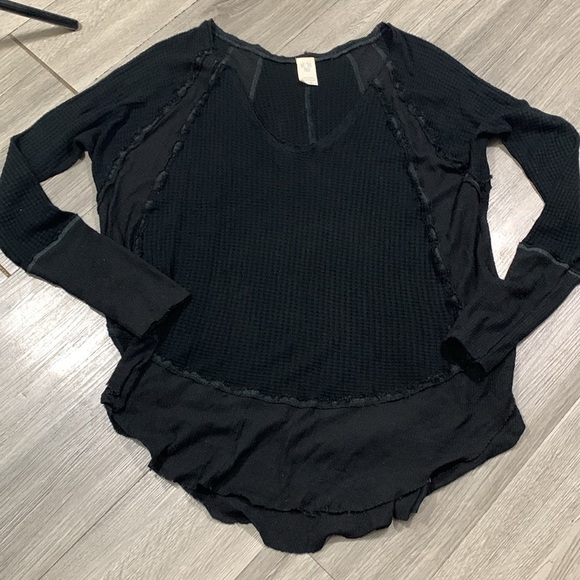 Free People Catalina Thermal Top Black Ling Sleeve     size M - Picture 11 of 15